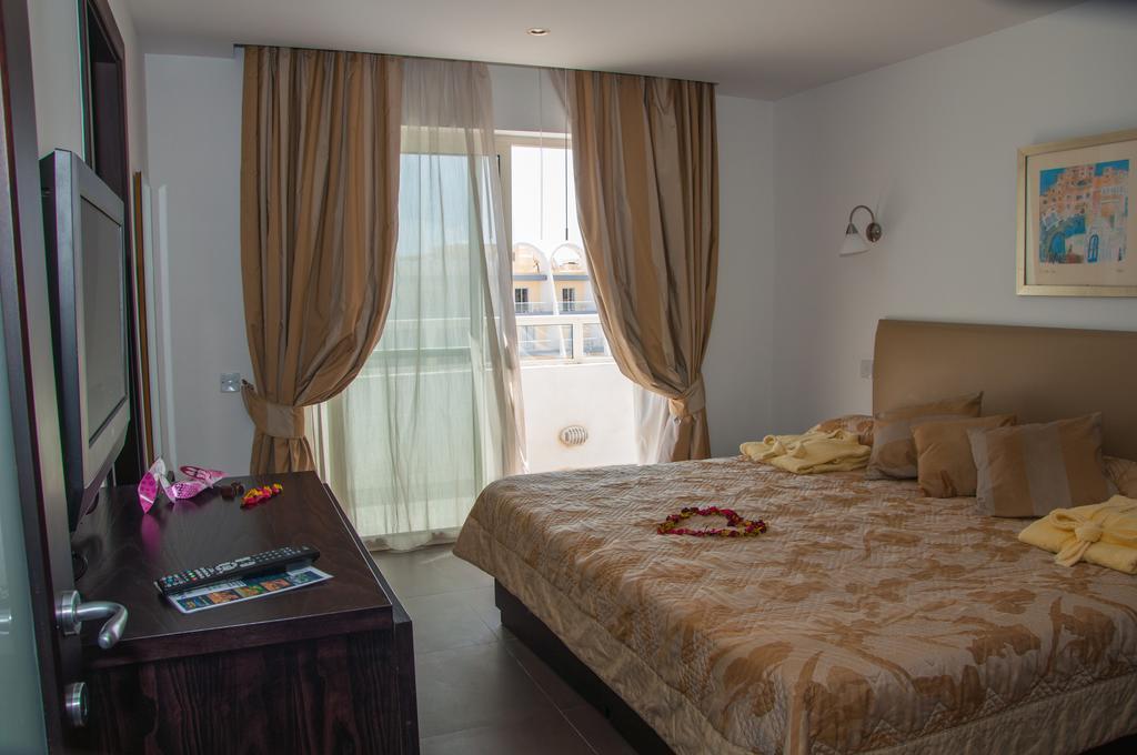 Aparthotel Club Salina Wharf Qawra Habitación foto
